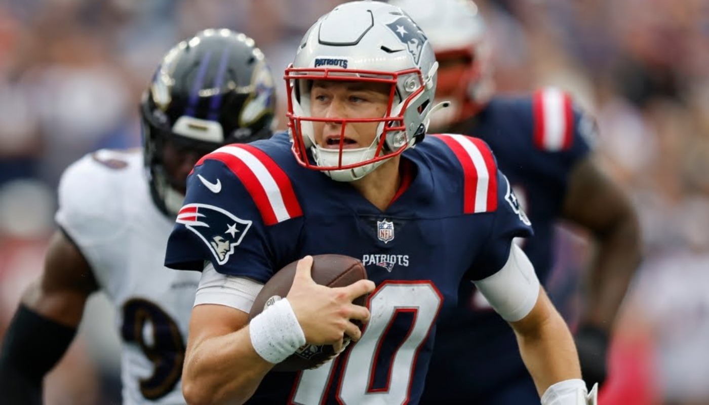 QB Mac Jones. (Foto: AP)