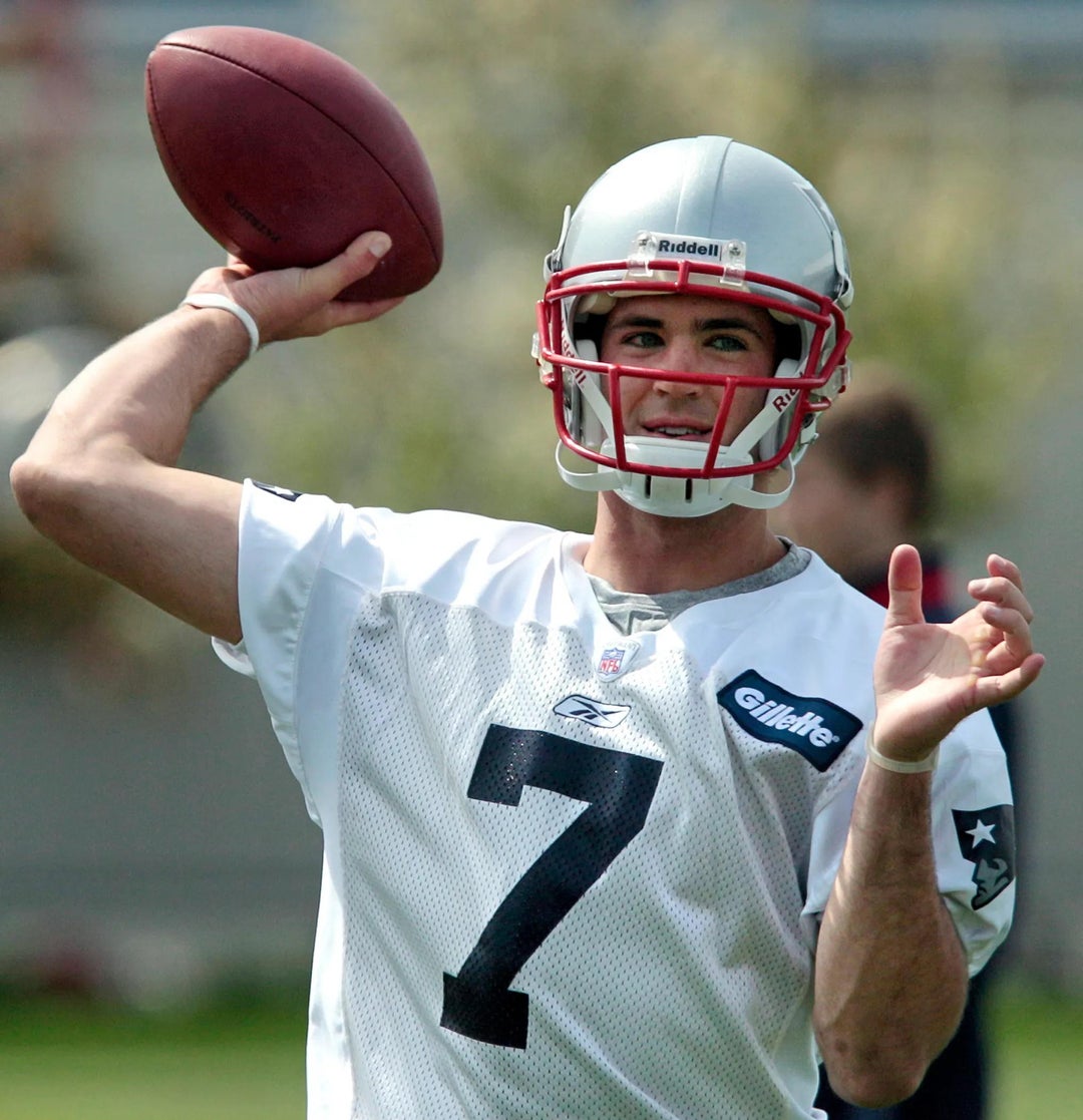 Zac Taylor como QB de los Patriots en 2010. (Foto: Getty Images)